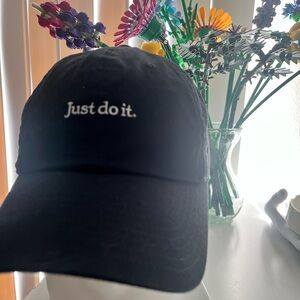 Nike Black 'Just Do It' Cap unisex men women